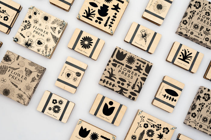 Line Pocket Flower Press | Studio Wald