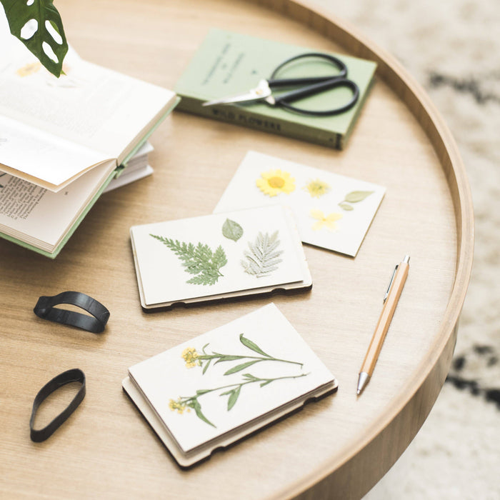 Line Pocket Flower Press | Studio Wald