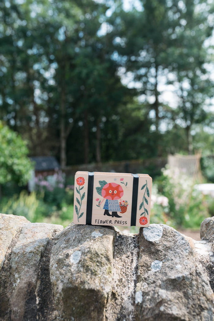 Megsville Pocket Flower Press | Studio Wald
